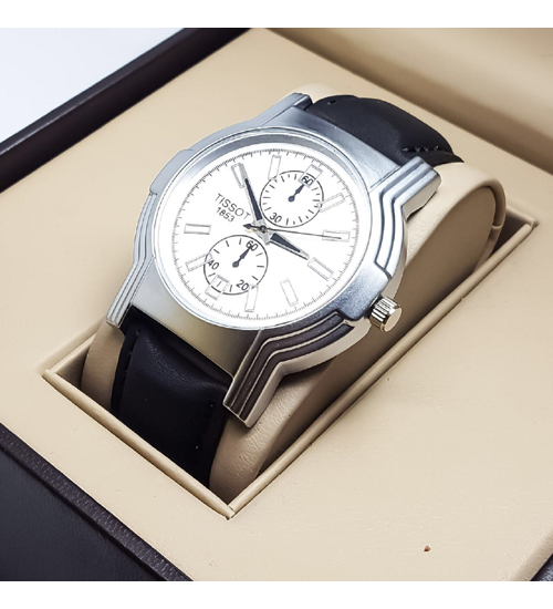 Dial Color: White, Case Shape: Round, Dial Glass material: Mineral\r\nBand Color: Brown, Band Material: Leather\r\nWatch Movement Type: Quartz, Watch Display Type: Analog\r\nCase Diameter: 38 millimeters\r\nWater Resistance Depth: 30 meters, Buckle Clasp